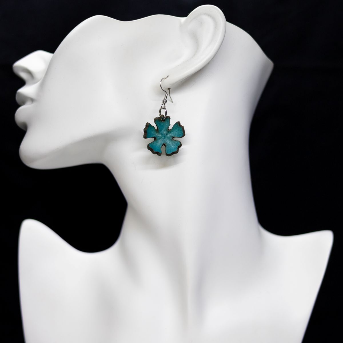 Pikkukukka - käsin muotoiltua nahkaa - Turkoosi