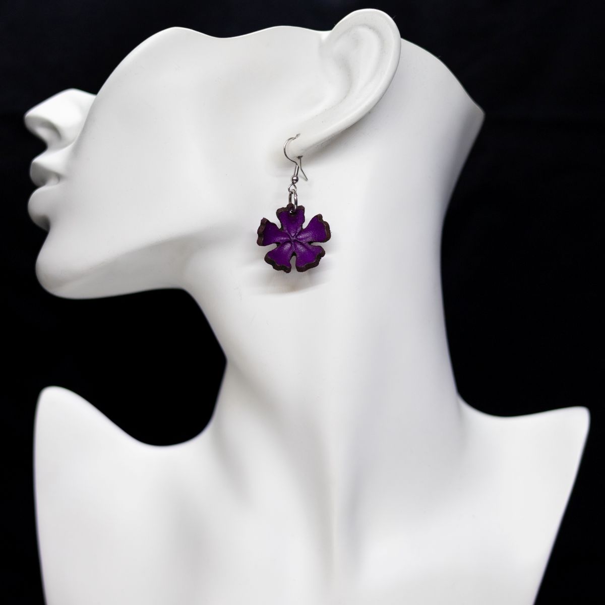 Pikkukukka - käsin muotoiltua nahkaa - Violetti