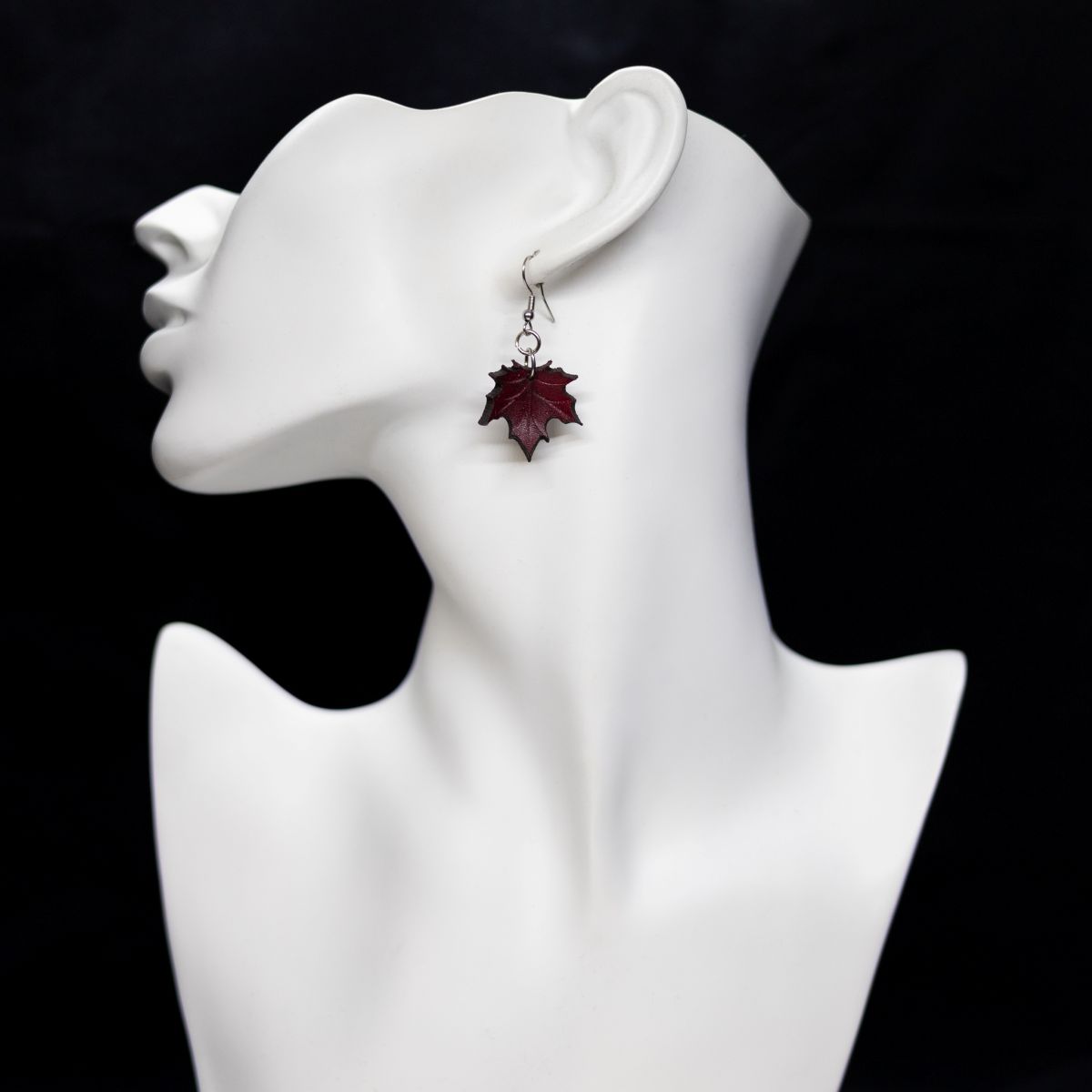 Vaahteranlehtikorvis, aitoa nahkaa - Luumu, Pieni