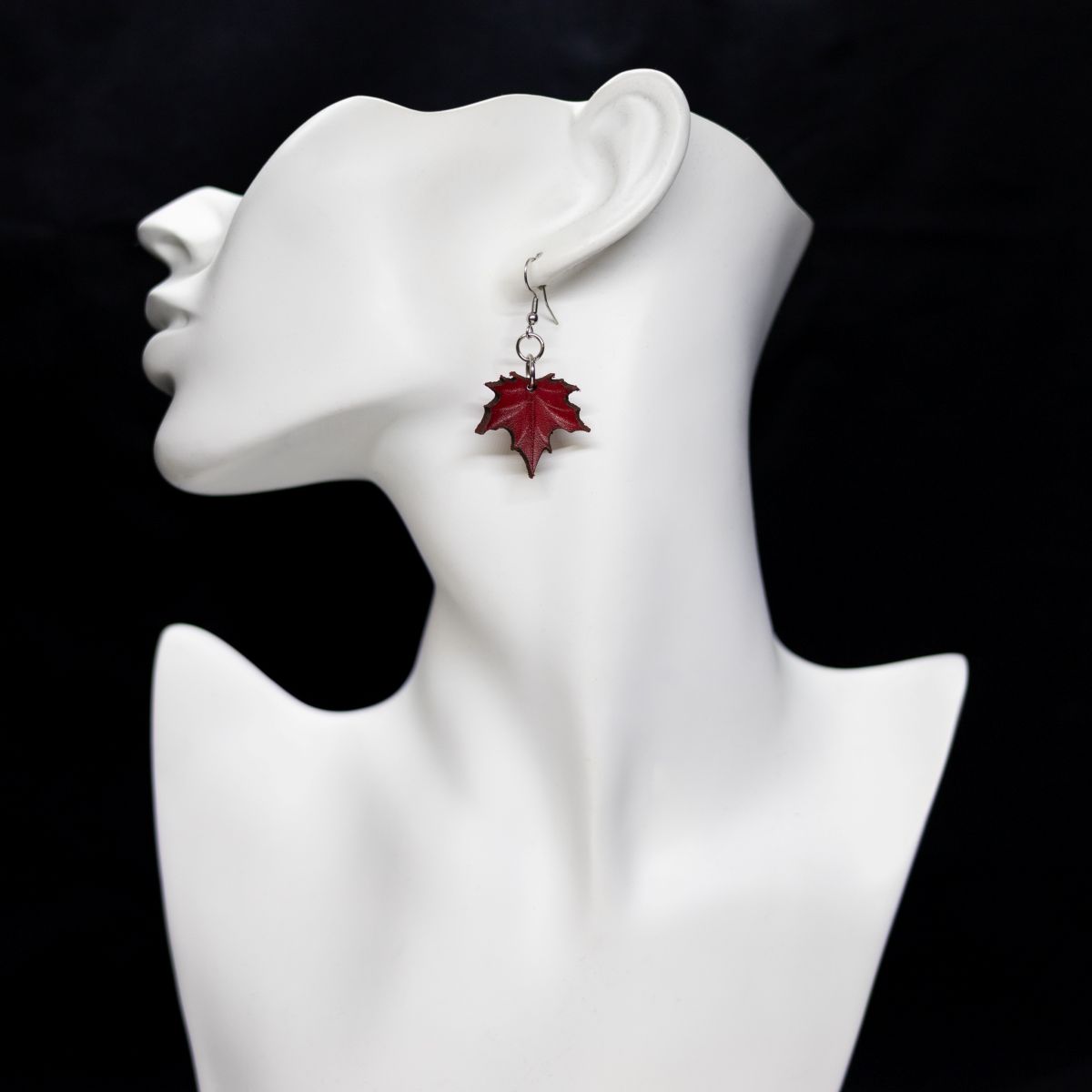 Vaahteranlehtikorvis, aitoa nahkaa - Punainen, Pieni