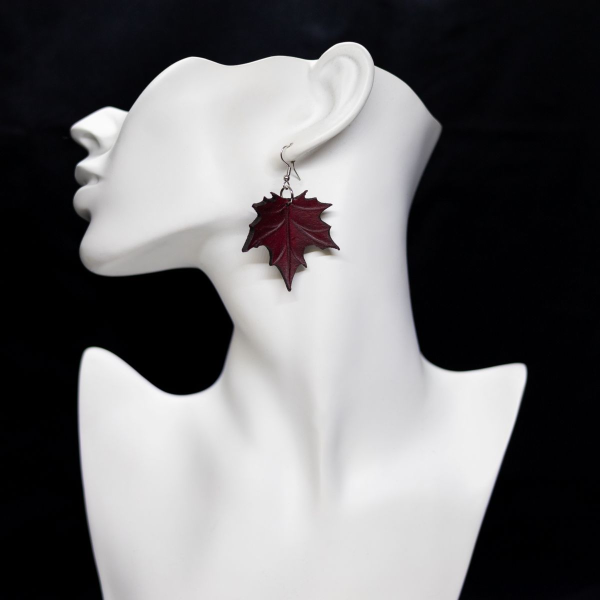 Vaahteranlehtikorvis, aitoa nahkaa - Luumu, Iso