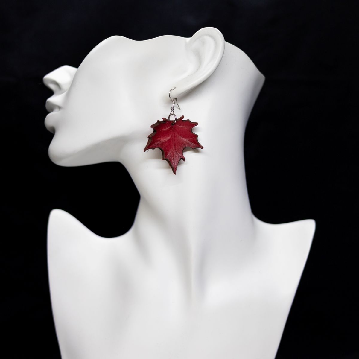 Vaahteranlehtikorvis, aitoa nahkaa - Punainen, Iso